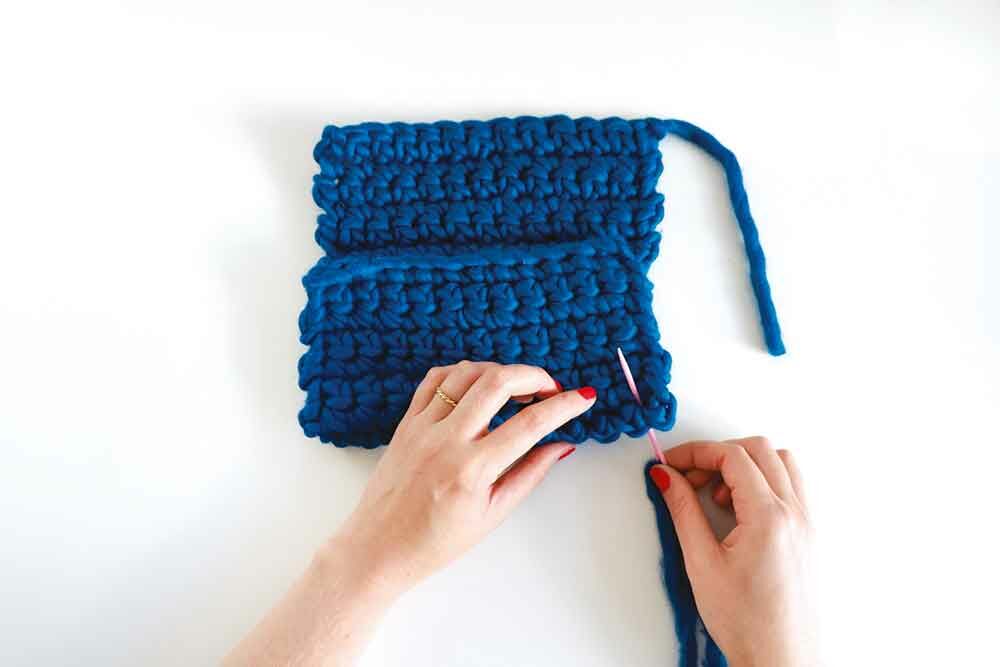 Rapide et facile : une pochette au crochet : Femme Actuelle Le MAG