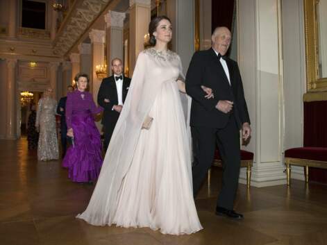 Kate Middleton, enceinte et sublime dans une robe de princesse pour son dîner au Palais Royal d'Oslo : elle n'en est pas à sa 1ère robe somptueuse !