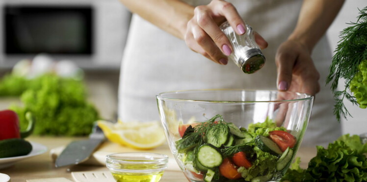 Résultat de recherche d'images pour "manger moins de sel fait il maigrir"