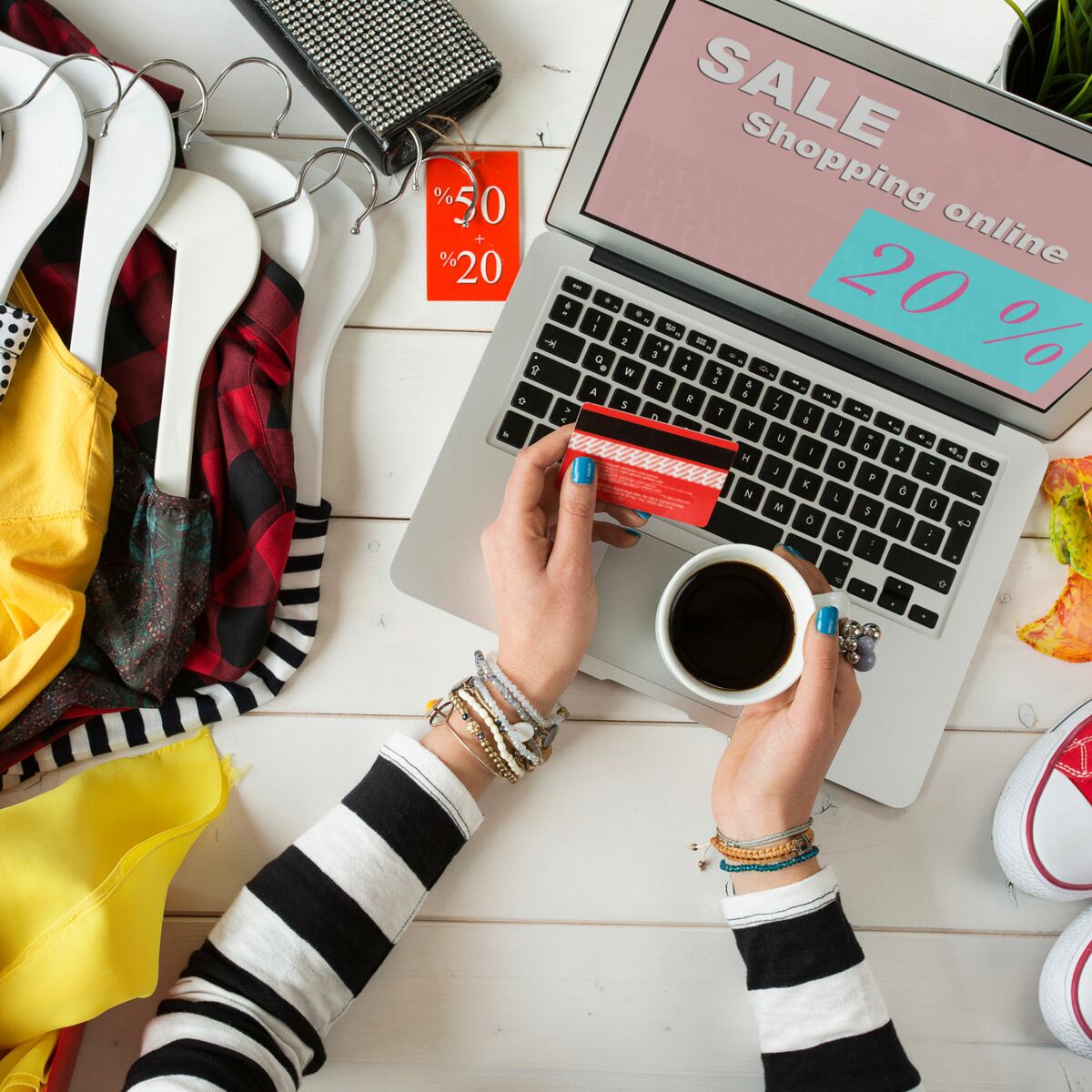 Soldes en ligne : 3 pièges à éviter quand vous achetez vos vêtements &  accessoires sur un e-shop : Femme Actuelle Le MAG