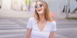 Quelle couleur de soutien-gorge porter sous du blanc ? (Vous allez être surprise !)