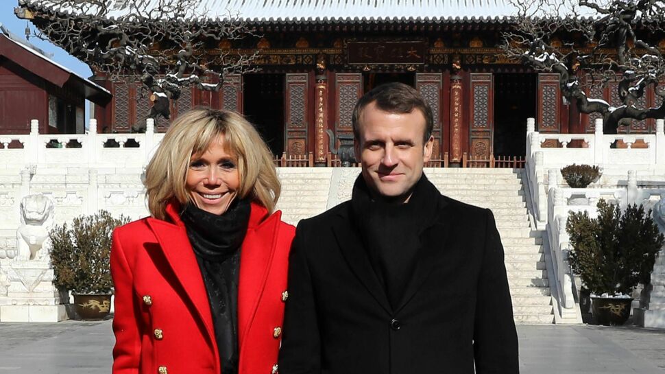 Brigitte Macron pour la première fois en Louboutin : découvrez ses boots et son sac à près de 3000€
