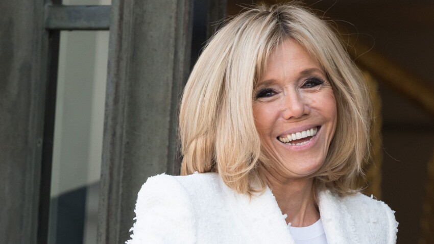 Brigitte Macron ose un look cool de lycéenne en sweat à ...