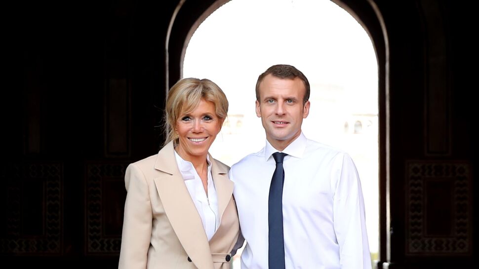 Brigitte Macron ose le total look rose en robe à volants et bien d’autres tenues surprenantes pour son voyage en Inde !