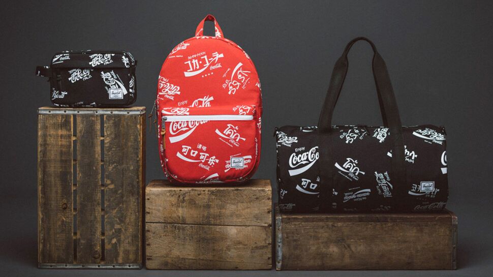 Des sacs signés Coca-Cola x Herschel Supply Co