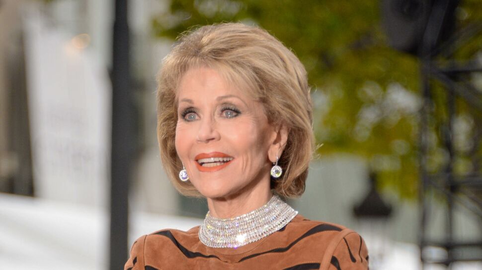 Photos – Jane Fonda, 80 ans, et un corps de top model en robe tigresse moulante