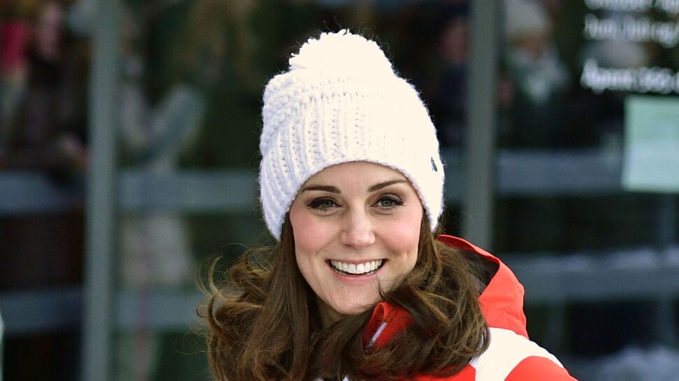 Kate Middleton, enceinte, elle ose la tenue de ski flashy à la neige
