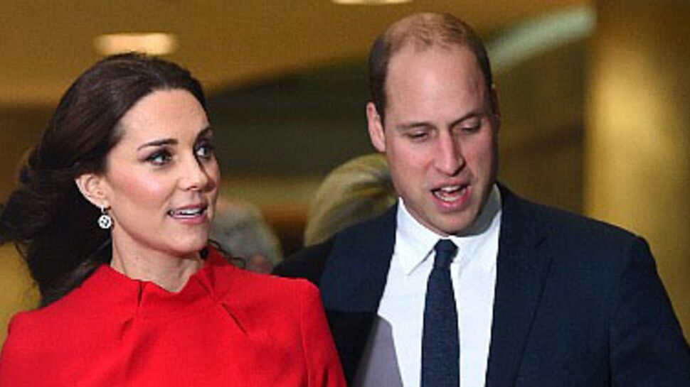 Photo - Kate Middleton : enceinte, elle ose la petite robe rouge (et une nouvelle entorse au protocole !)