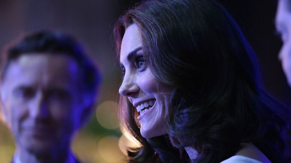 Photos - Kate Middleton, filiforme et divine, en robe bleue