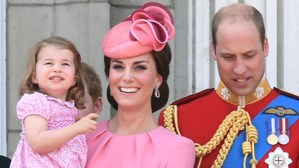 Photos - La robe rose de Kate Middleton lui vaut bien des critiques