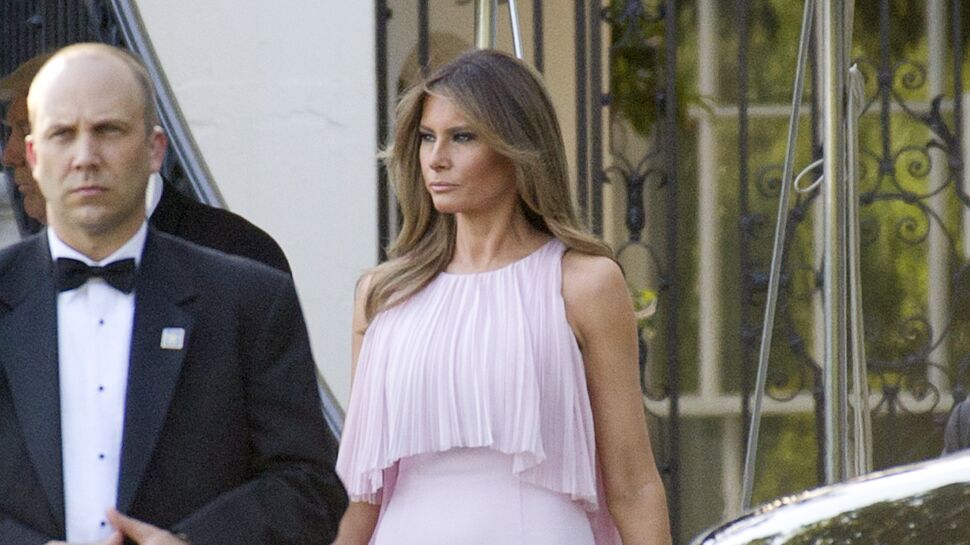 Photos - Melania Trump, très remarquée, en robe rose dragée, lors d'un mariage