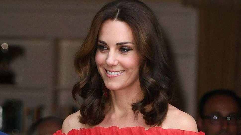 Photos - Kate Middleton ose pour la première fois dénuder ses épaules dans une robe divine