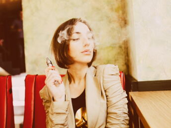 Les adolescents qui vapotent seraient plus susceptibles de fumer par la suite