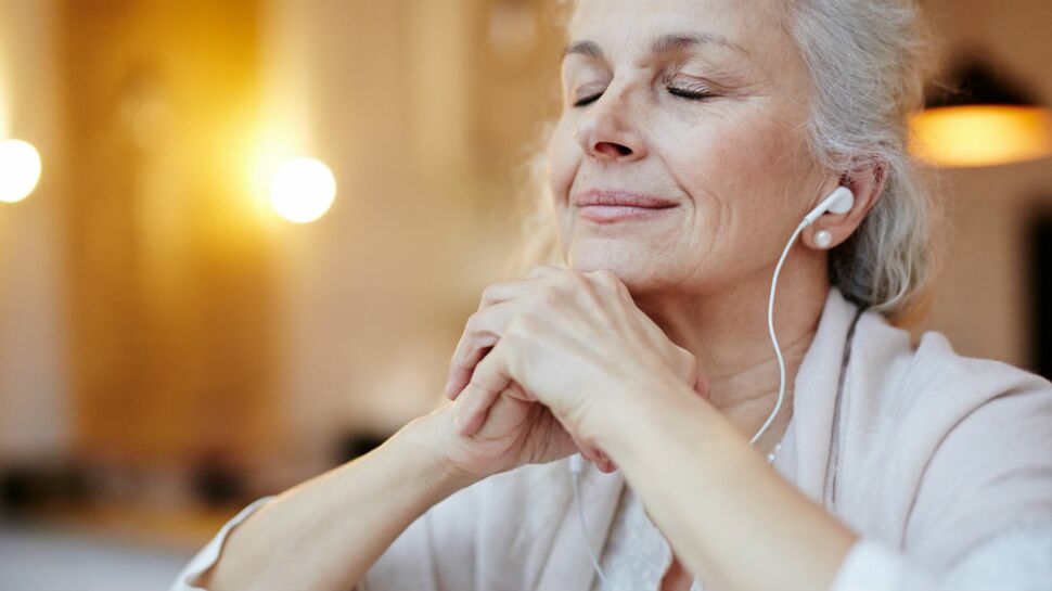Alzheimer : écouter leur musique préférée permettrait aux malades de prendre moins de médicaments