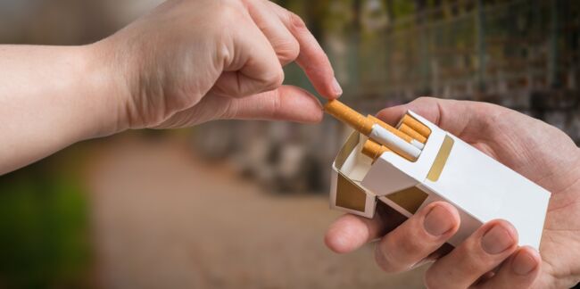 AVC : arrêter de fumer réduirait le risque