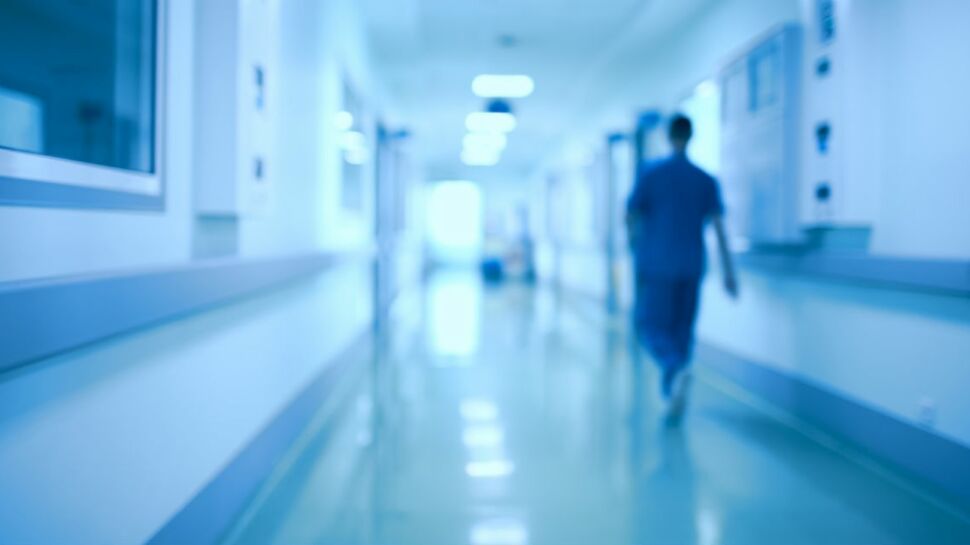 Blouses d’hôpital : les fesses à l’air dans les couloirs, c’est fini !