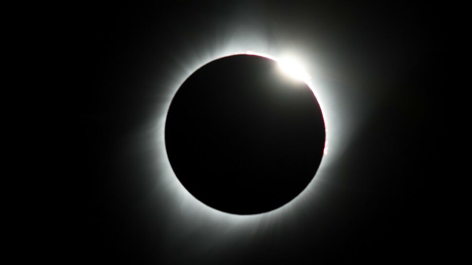 Eclipse du 21 août : de la crème solaire dans les yeux pour se protéger