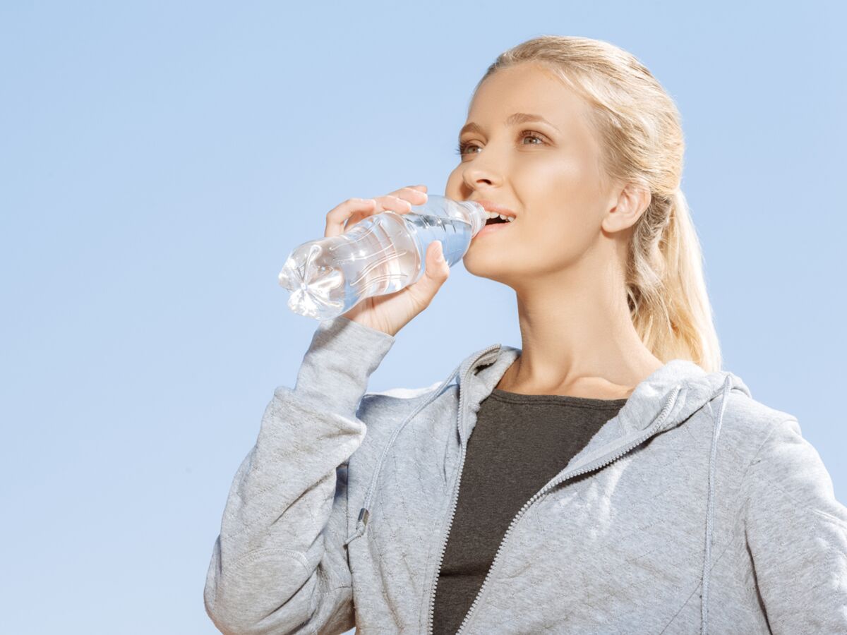 Un Quart Des Francais Ne Boit Pas Assez D Eau Femme Actuelle Le Mag