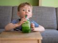 Enfants : attention au sucre dans les jus de fruits et les smoothies