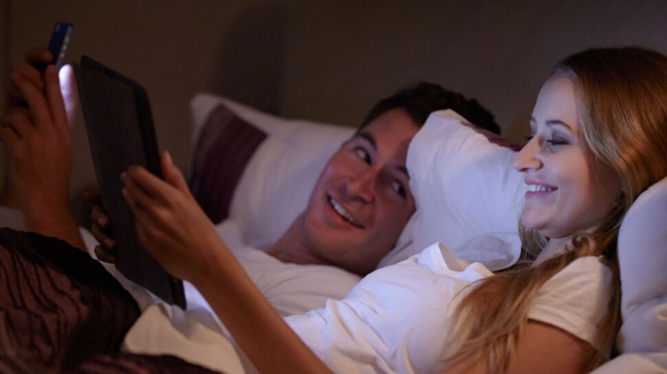 Même au lit, les Français consultent leurs écrans