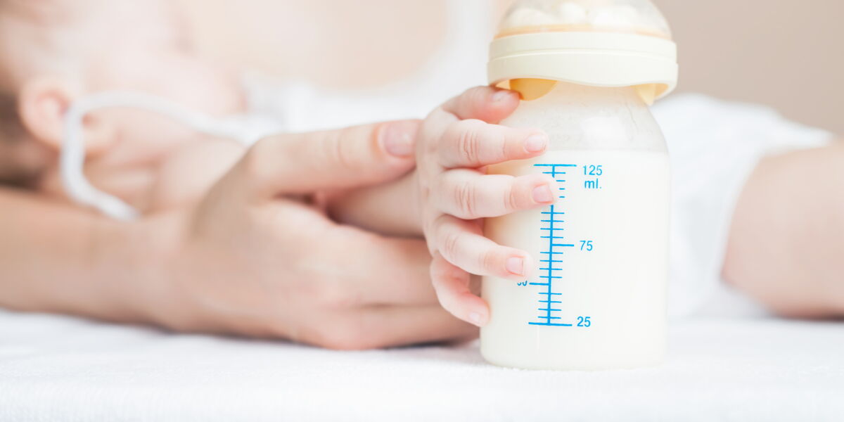 Lactalis Plusieurs Enseignes Ont Vendu Du Lait Infantile Malgre Les Rappels Femme Actuelle Le Mag