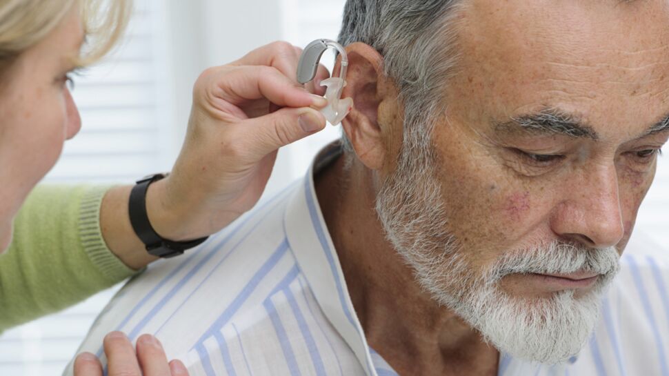Le port de prothèses auditives ralentirait le déclin cognitif selon l'Inserm