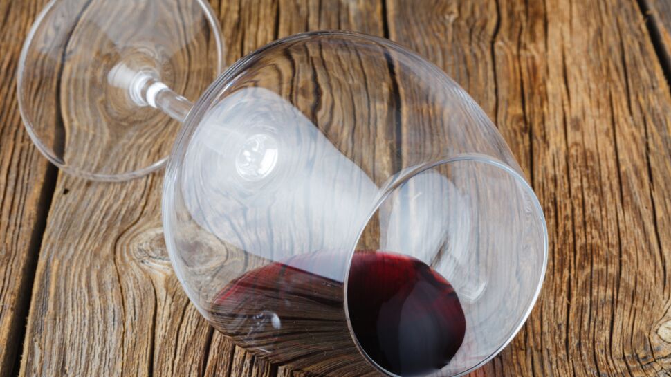 Les grands verres à vin encourageraient à boire plus d'alcool