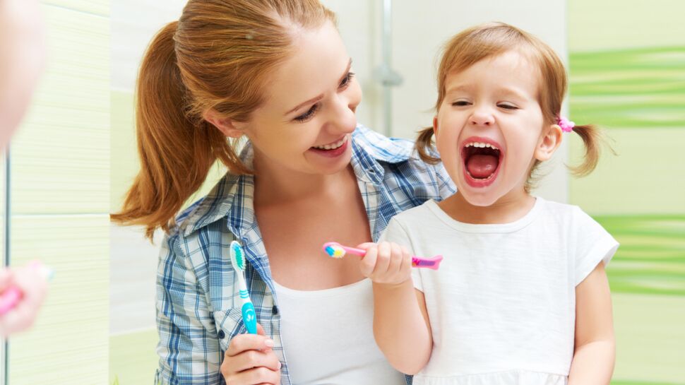 La santé dentaire du bébé prédit par l'état des dents de la mère