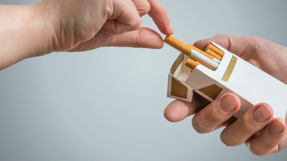 Tabac : ça y est, le paquet neutre est en vente partout en France