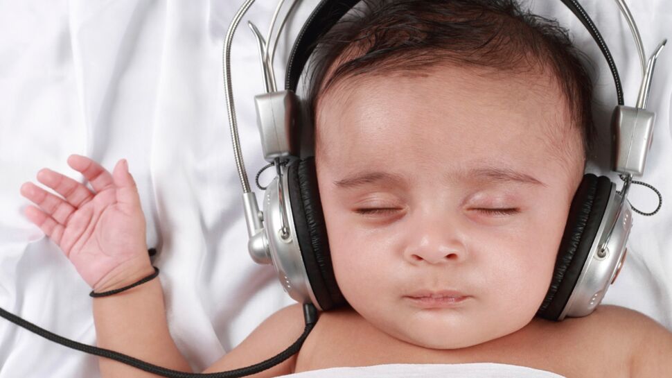 10 % des enfants en bas âge s'endorment avec un casque ou des écouteurs