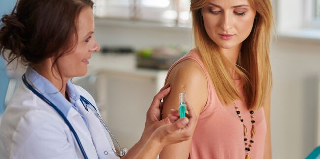 Vaccins : lesquels sont obligatoires ou recommandés pour voyager à l'étranger ?