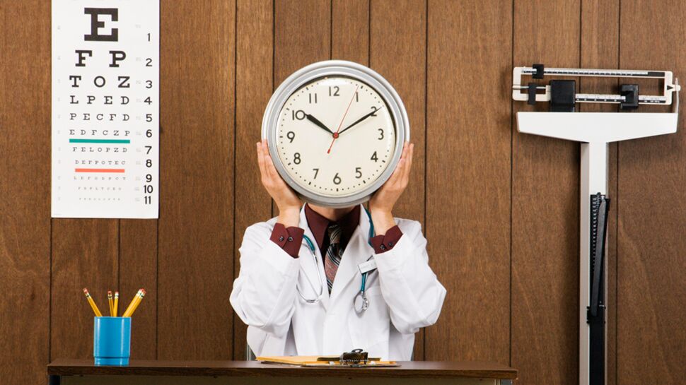 Vidéo : un généraliste explique pourquoi les médecins "sont toujours en retard"