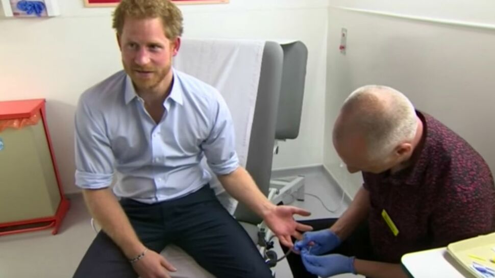 VIH : le prince Harry se fait dépister en direct, les demandes de tests explosent