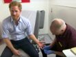 VIH : le prince Harry se fait dépister en direct, les demandes de tests explosent