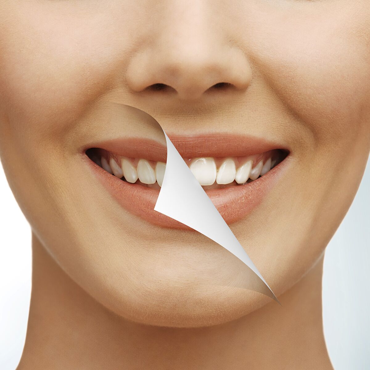 Comment Eviter Les Taches Sur Les Dents Femme Actuelle Le Mag