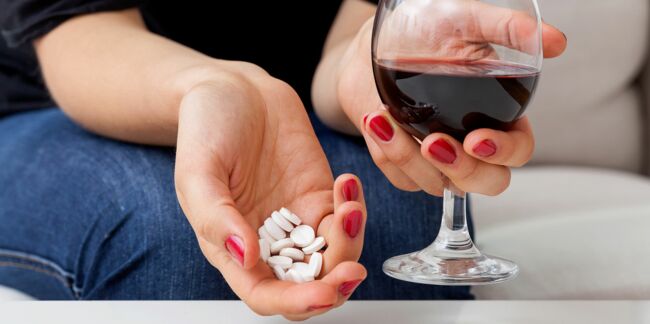 Alcool et médicaments : quels mélanges sont les plus dangereux ?