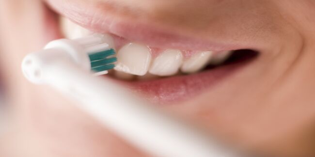 Pourquoi privilégier la brosse à dents électrique ?