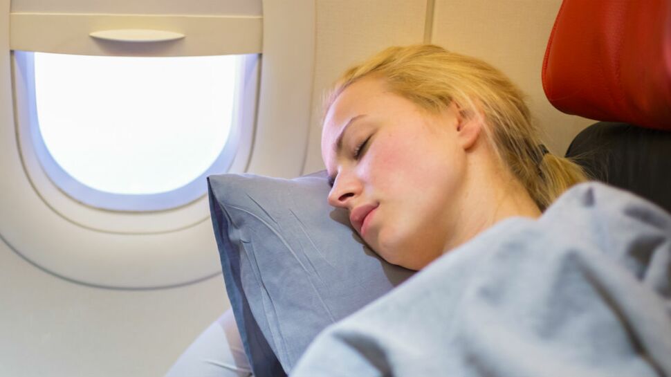 Comment bien dormir en avion