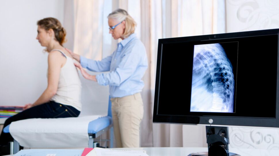 Ostéoporose : quels sont les premiers signes annonciateurs ?