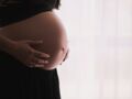 Grossesse : à quoi correspond la ligne brune sur le ventre des femmes enceintes ?