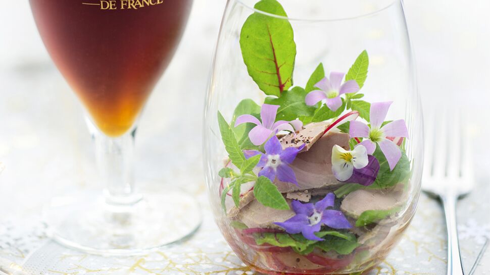 Salade folle pétales de fleurs et foie gras