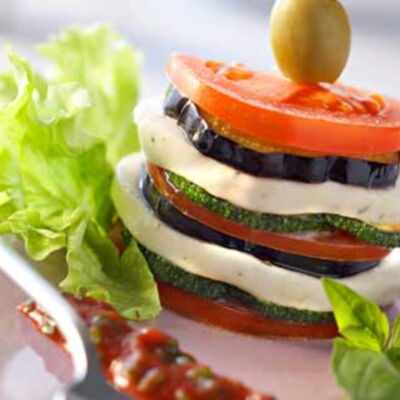 Mille Feuille De Legumes Du Soleil Et Mozzarella Basilic Decouvrez Les Recettes De Cuisine De Femme Actuelle Le Mag