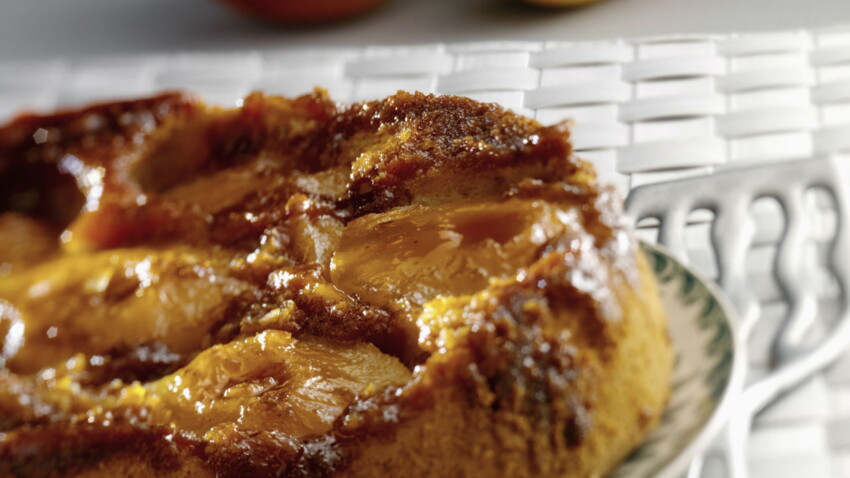 Gateau Aux Pommes Caramelisees Super Facile Rapide Decouvrez Les Recettes De Cuisine De Femme Actuelle Le Mag