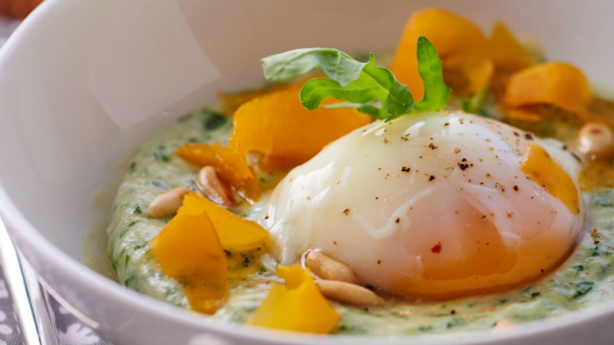 Œuf parfait, crème de roquette et