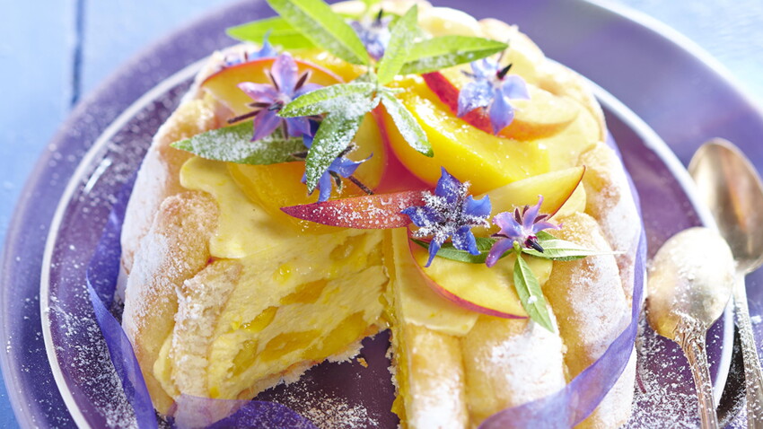 Charlotte Peches Et Chantilly Decouvrez Les Recettes De Cuisine De Femme Actuelle Le Mag