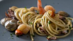 Spaghettis à l'encre de Seiche et fruits de mer - SOFRAMA