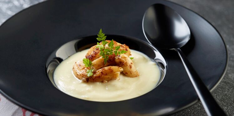 Blanquette De Cuisses De Grenouilles à La Poudre Dorange Et Sabayon De Rattes Du Touquet