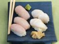 Sushi aux calamars et sushi aux saint-jacques