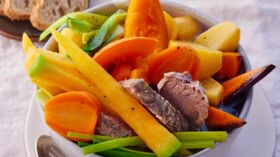 Recette de Pot au feu d'agneau aux légumes oubliés