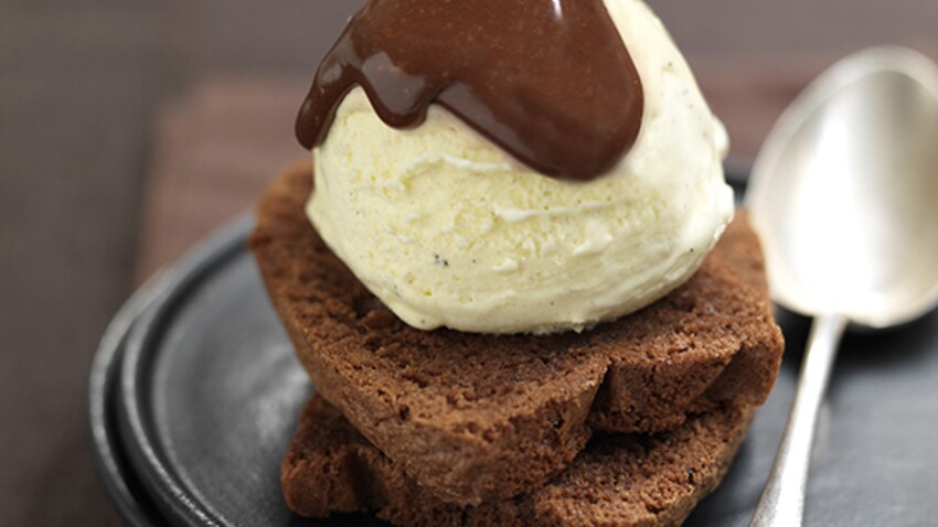 Moelleux Au Chocolat Et Glace Vanille Facile Et Rapide Decouvrez Les Recettes De Cuisine De Femme Actuelle Le Mag